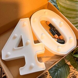 White Number 40 Light